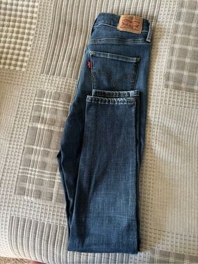 Levi's Women's Skinny Jeans in Dark Blue Wash